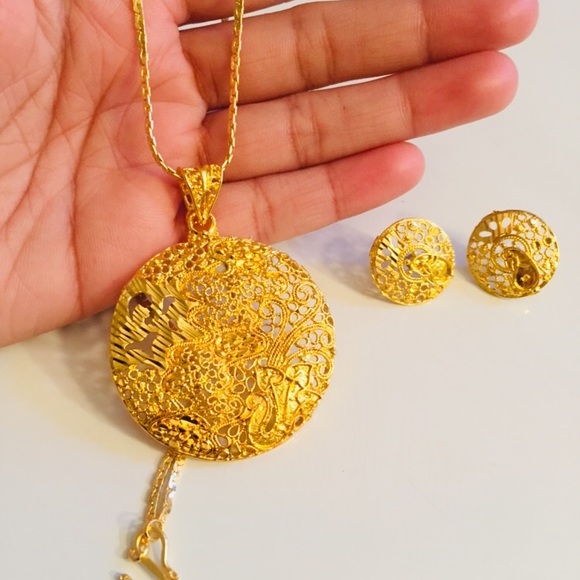 SOLD Dubai 🇦🇪 artificial gold large necklace - Picture 2 of 5